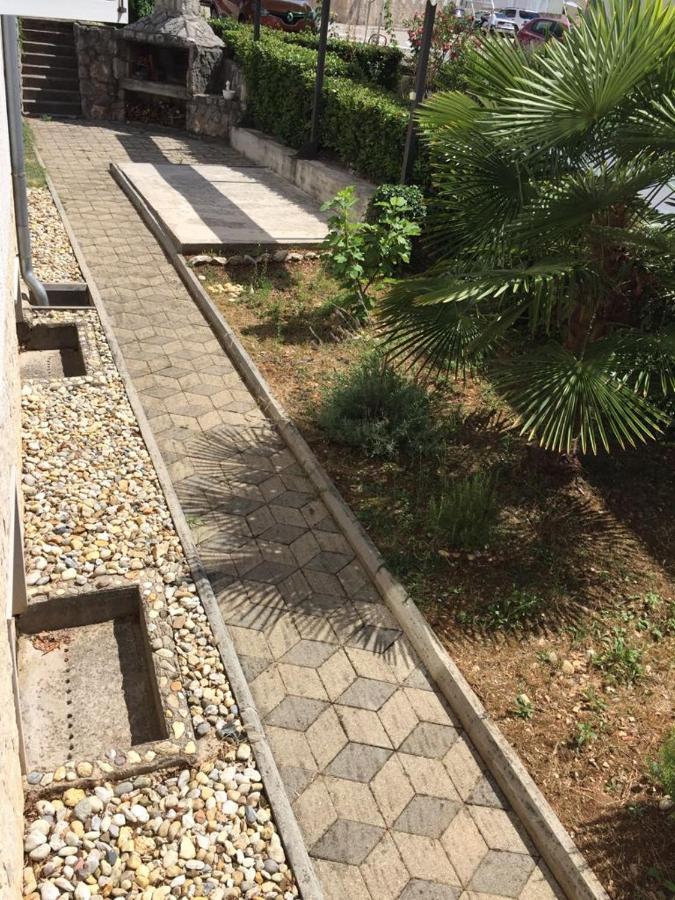 Apartmani Ana Malinska Dış mekan fotoğraf