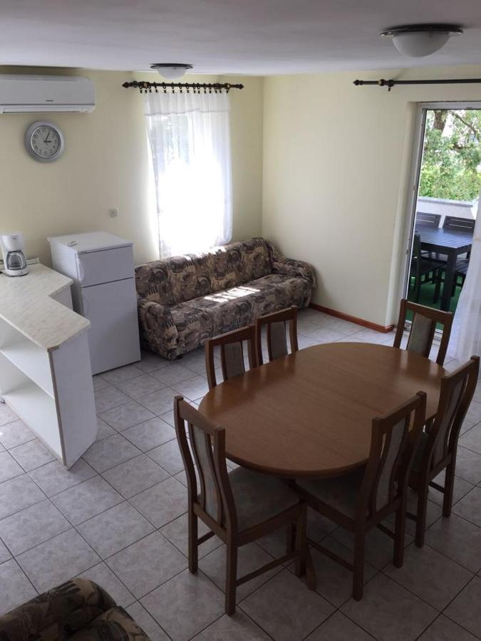 Apartmani Ana Malinska Dış mekan fotoğraf